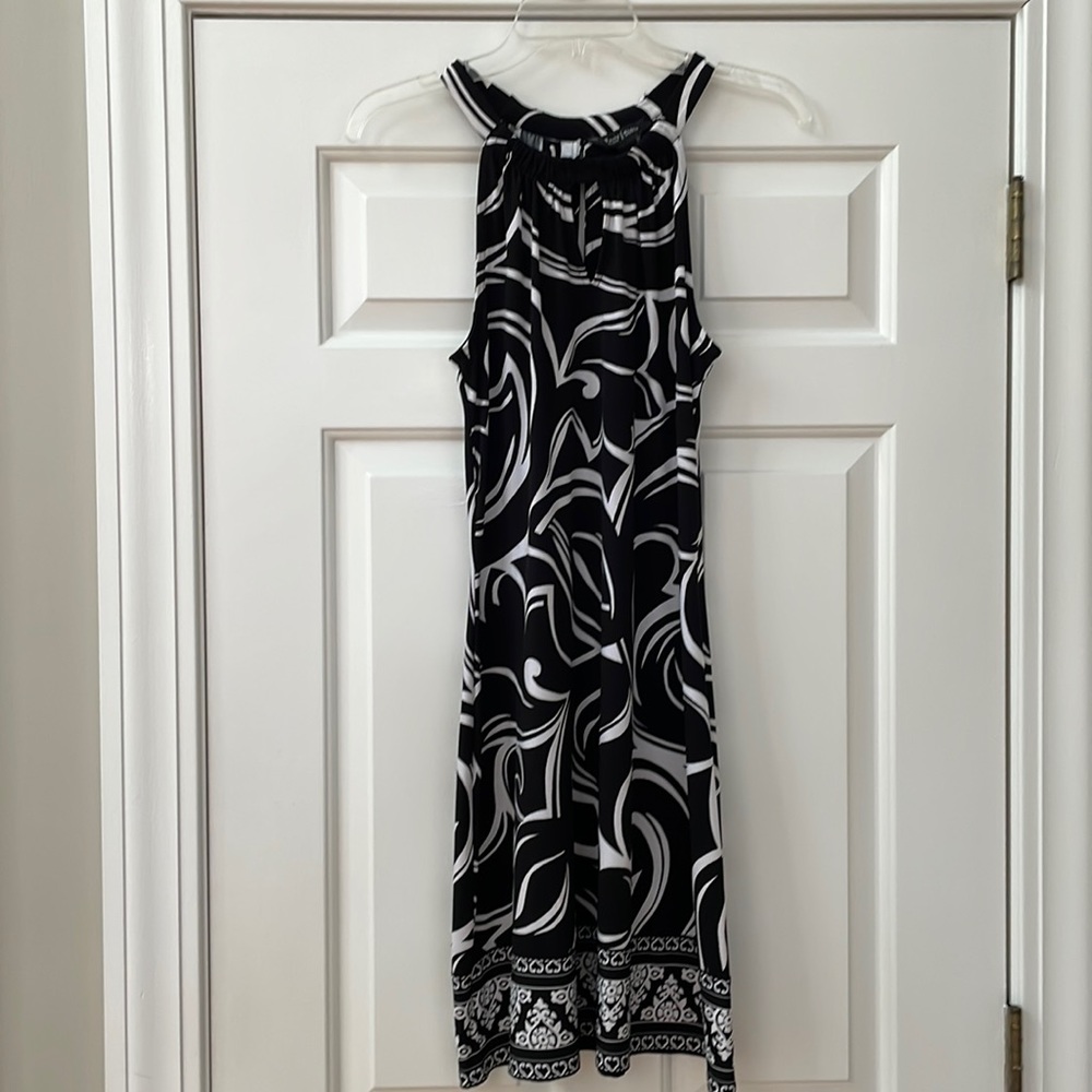 White House Black Market - Women’s black and white sleeveless dress